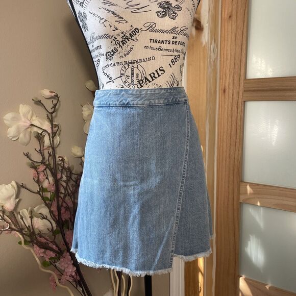 Ann Taylor LOFT Denim Wrap Jeans Skirt Raw Hem High Waist Mini Western Size 26/2 - Picture 1 of 6